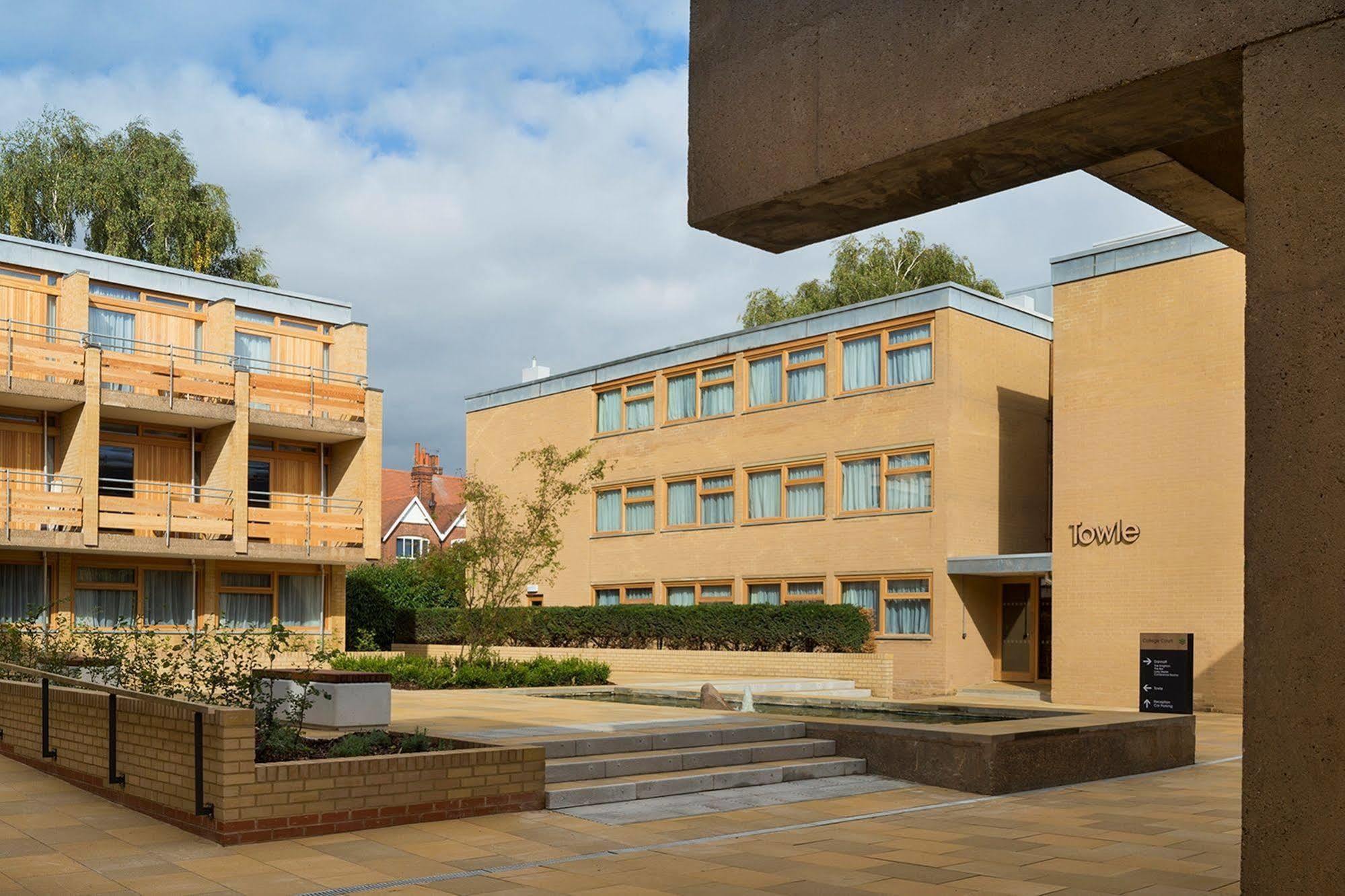 College Court 3* Leicester